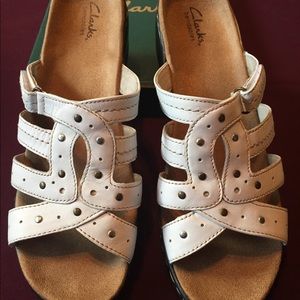 SOLD Clark’s Bendable’s sandals